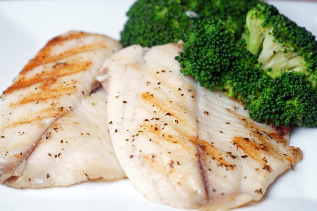 Ikan bakar atau rebus adalah hidangan yang menyelerakan dalam menu diet Osama Hamdiy