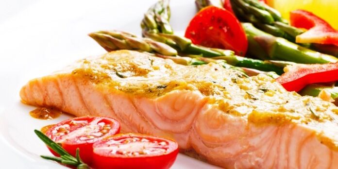 Salmon dengan sayur-sayuran untuk penurunan berat badan