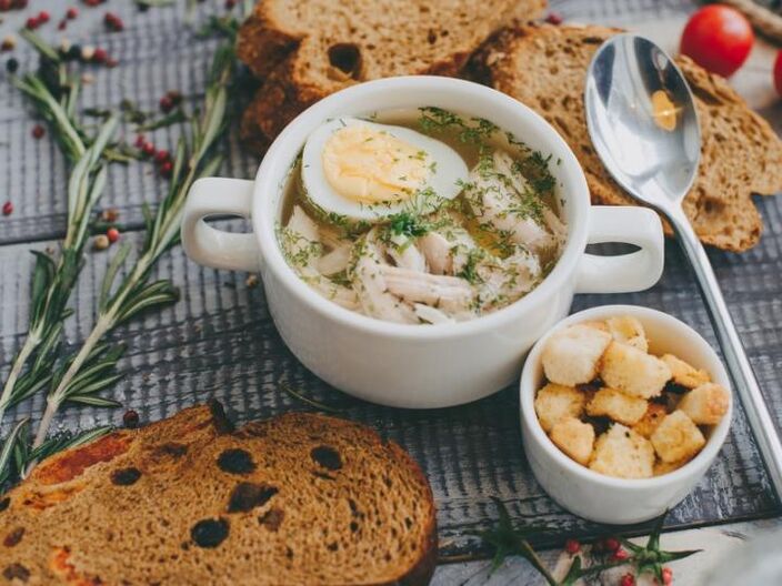 Sup ayam dengan telur untuk diet protein